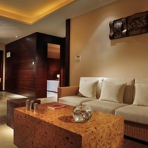 Superior One-Bedroom Queen Suite